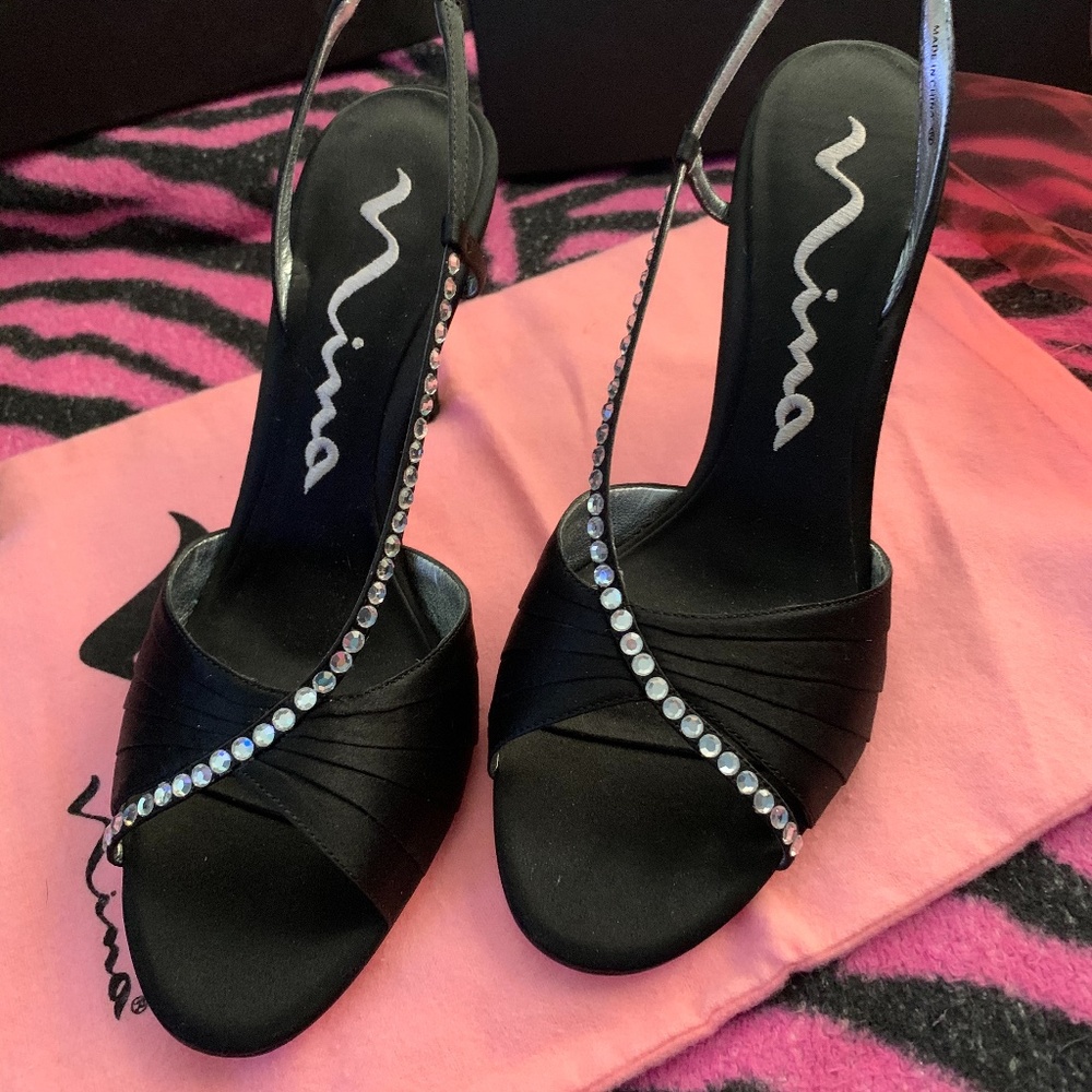 Vergone - Nina Black Statin Open Toe Heels